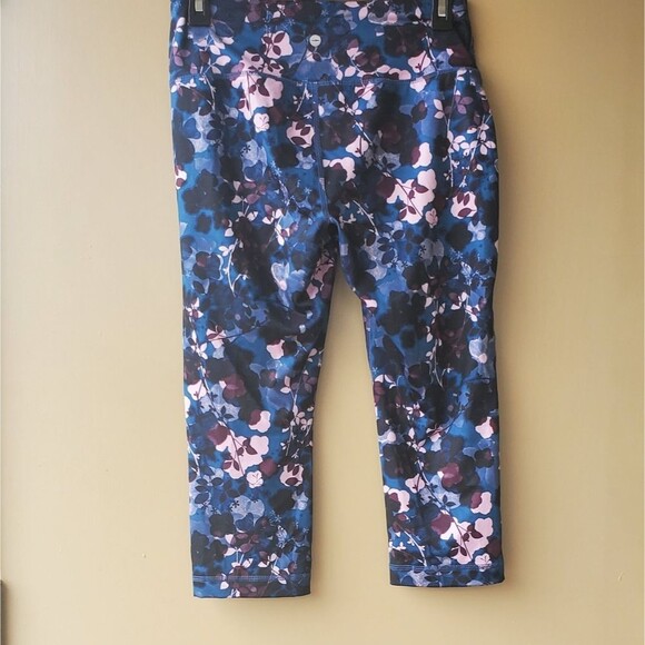 AVIA  Womens Floral Workout Capri Leggings - Picture 1 of 8